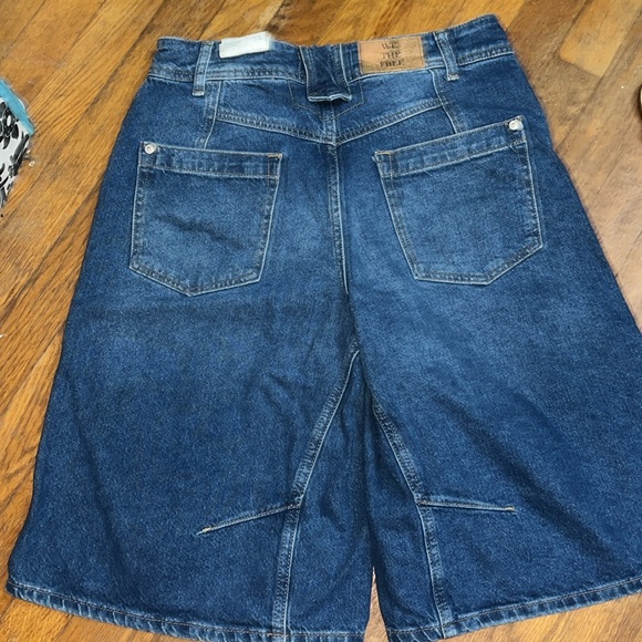 We The Free Cruisin Wife Crop Indigo Denim Shorts - Picture 5 of 6